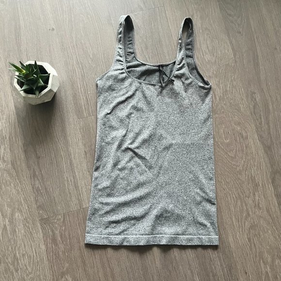 Babaton Sleeveless Pepper Grey Tank Top - Picture 2 of 8